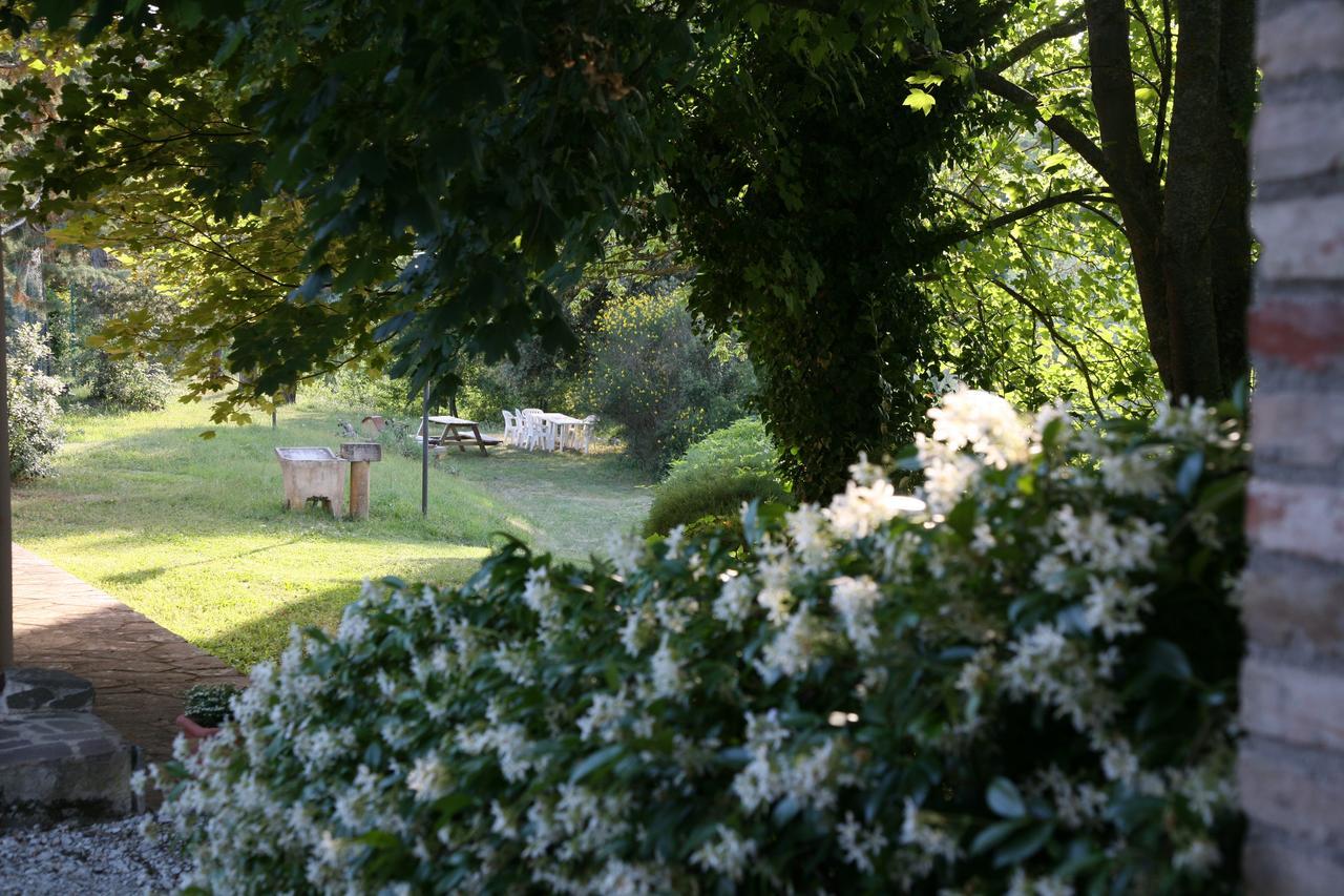 Agriturismo Villa Mozart Nel Verde Губбіо Екстер'єр фото